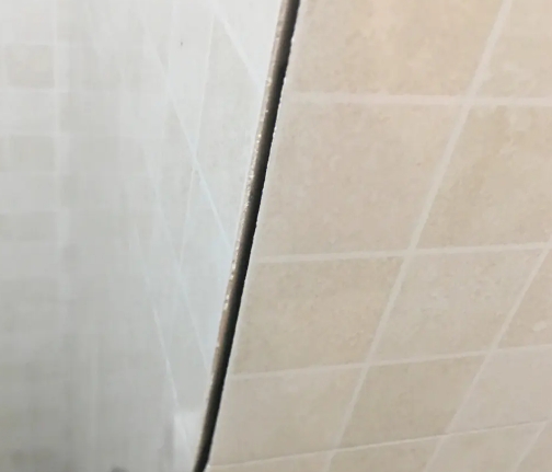 阳西瓷砖空鼓维修公司分享阳台瓷砖脱落的修复过程可以分为以下几个步骤