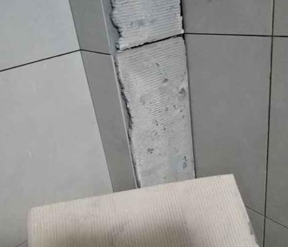 阳西瓷砖空鼓维修公司分享下厨房瓷砖脱落的补救措施。